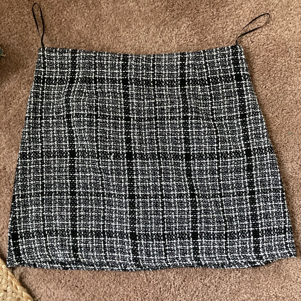 Cute tweed black and white skirt